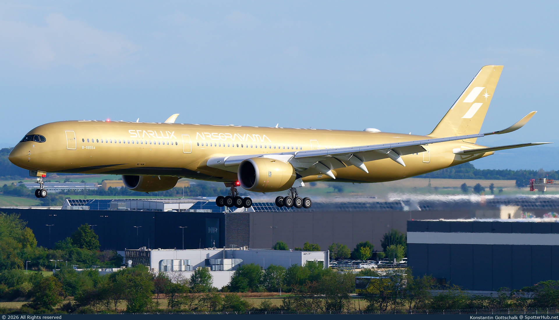 Photo of B-58554 - Airbus A350-1041 operated by Starlux