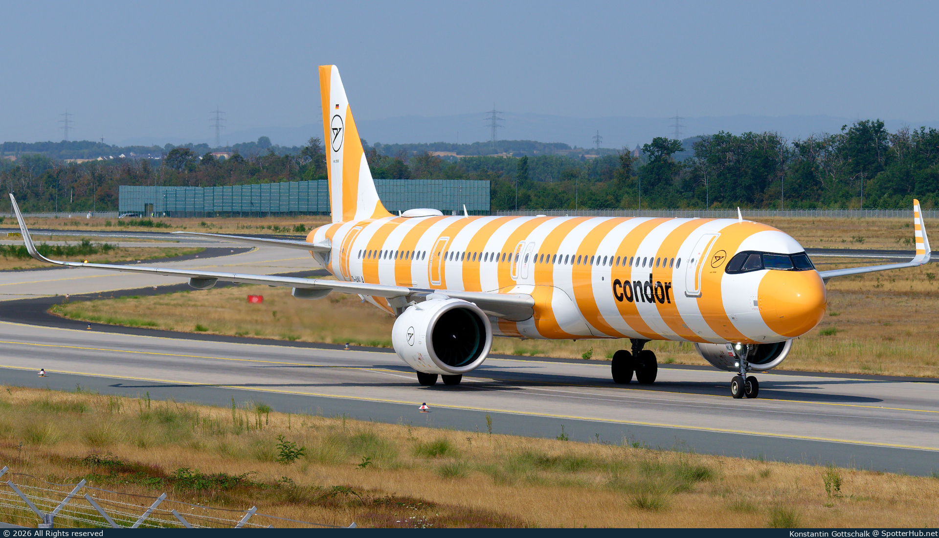 Photo of D-ANLA - Airbus A321-271NX operated by Condor