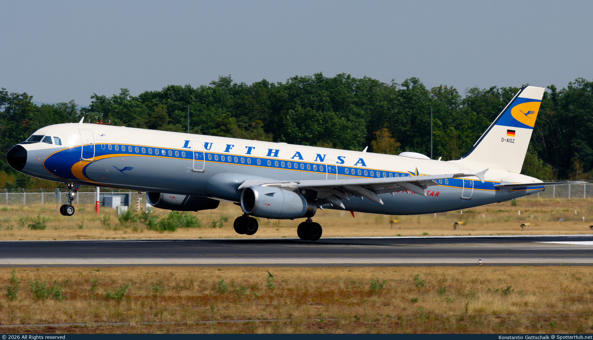 Photo of D-AISZ - Airbus A321-231 operated by Lufthansa