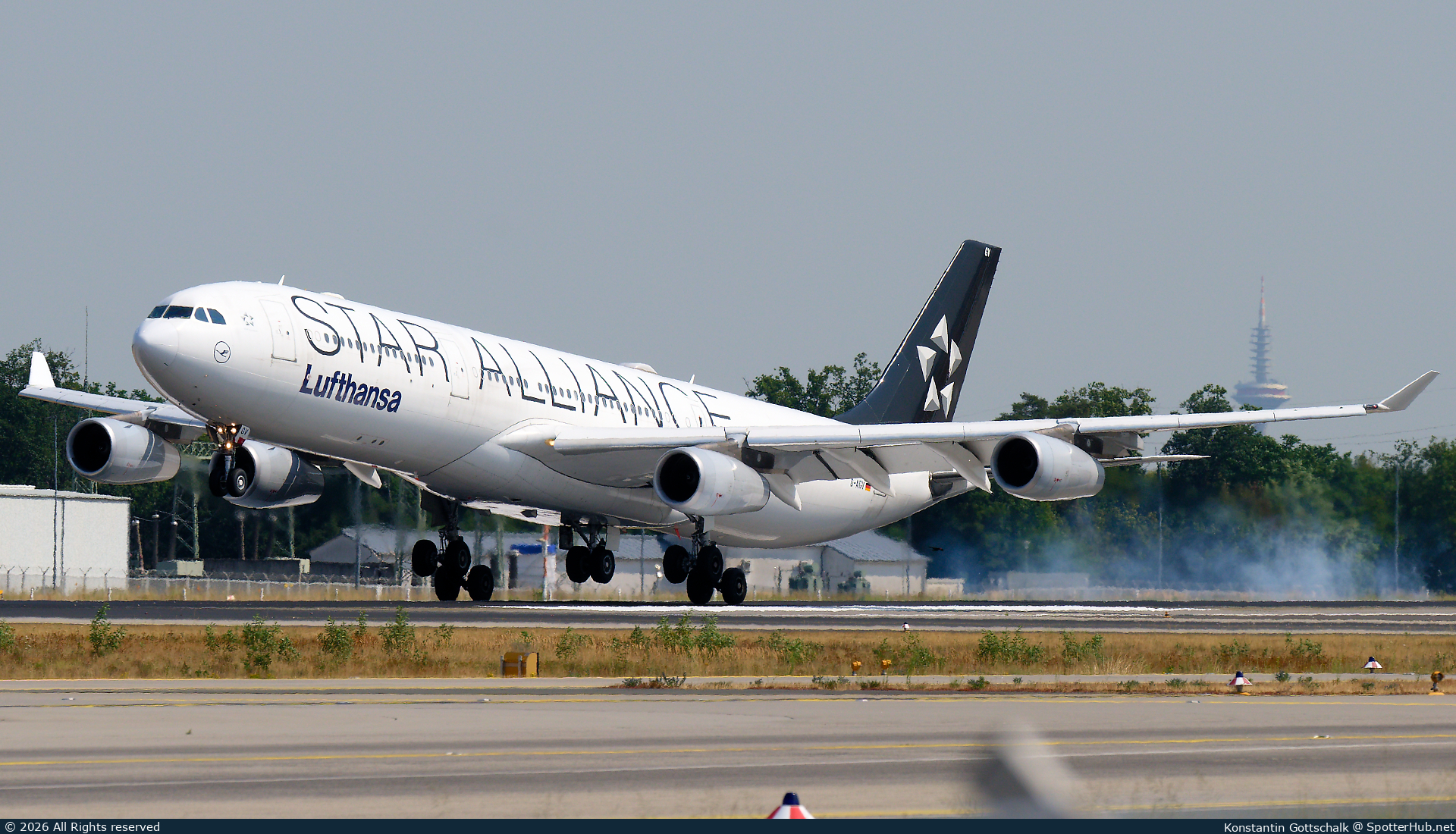 Photo of D-AIGV - Airbus A340-313 operated by Lufthansa