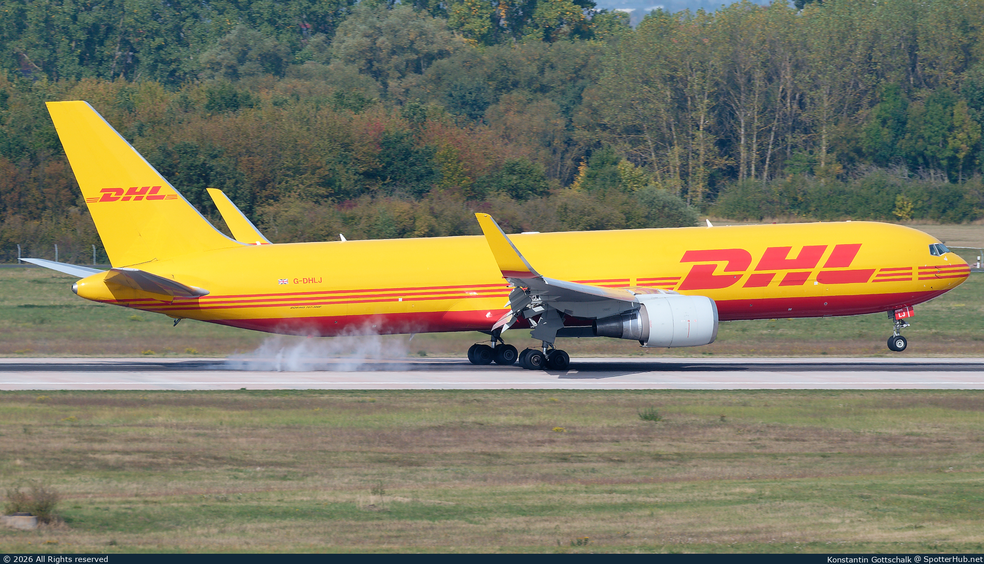 Photo of G-DHLJ - Boeing 767-3JHF(ER) operated by DHL Air
