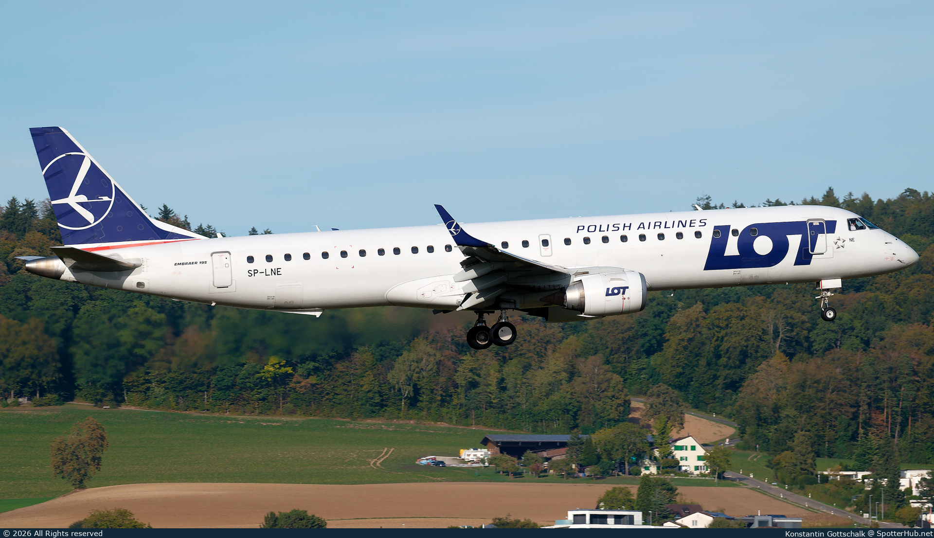 Photo of SP-LNE - Embraer ERJ-195LR operated by LOT Polish Airlines