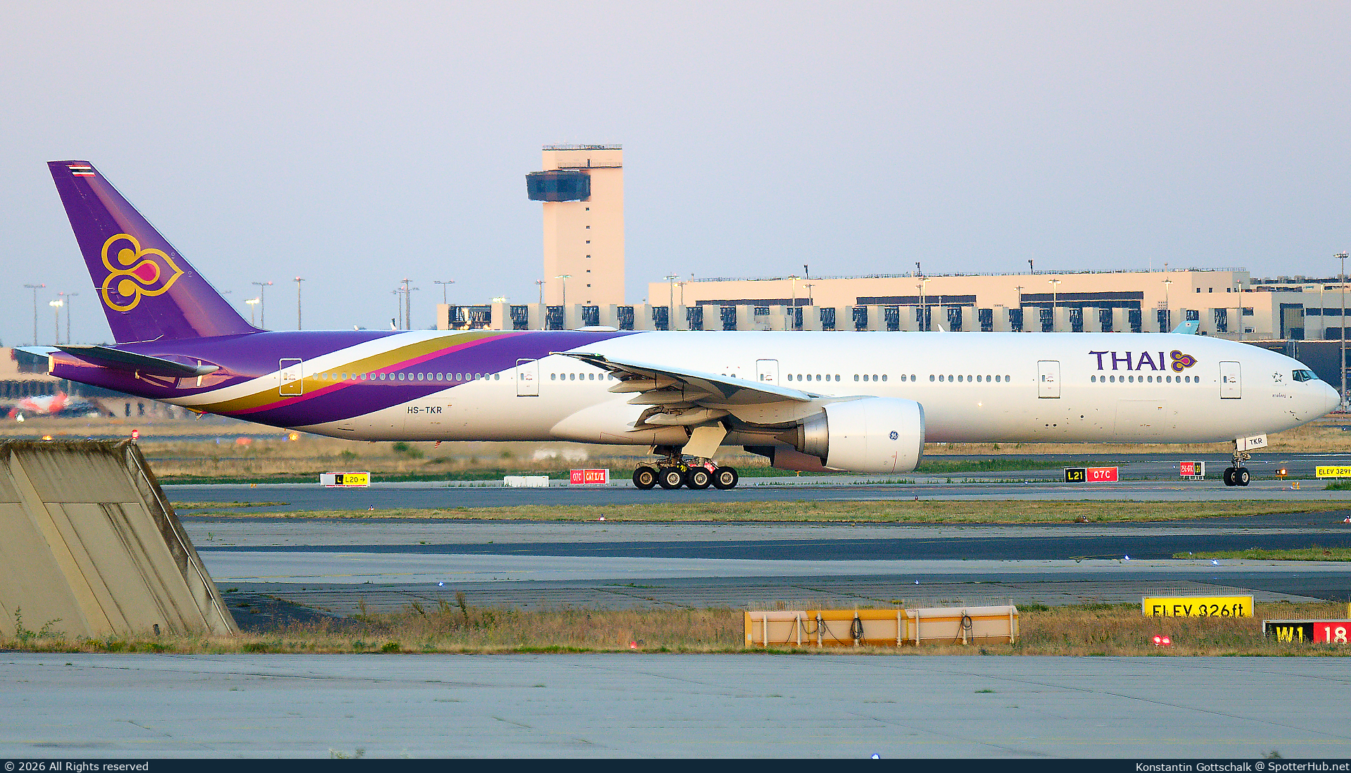 Photo of HS-TKR - Boeing 777-3AL(ER) operated by Thai Airways International