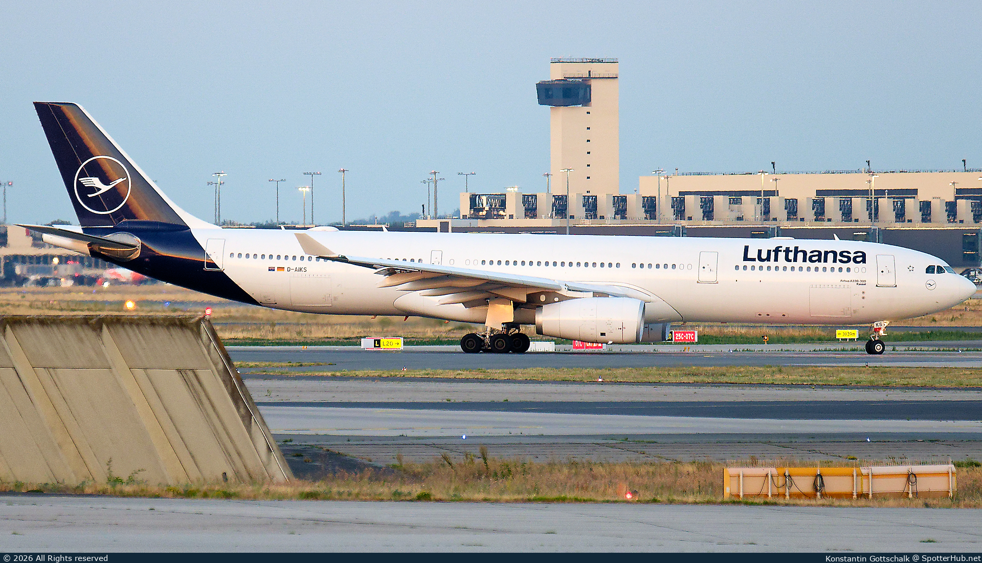 Photo of D-AIKS - Airbus A330-343 operated by Lufthansa