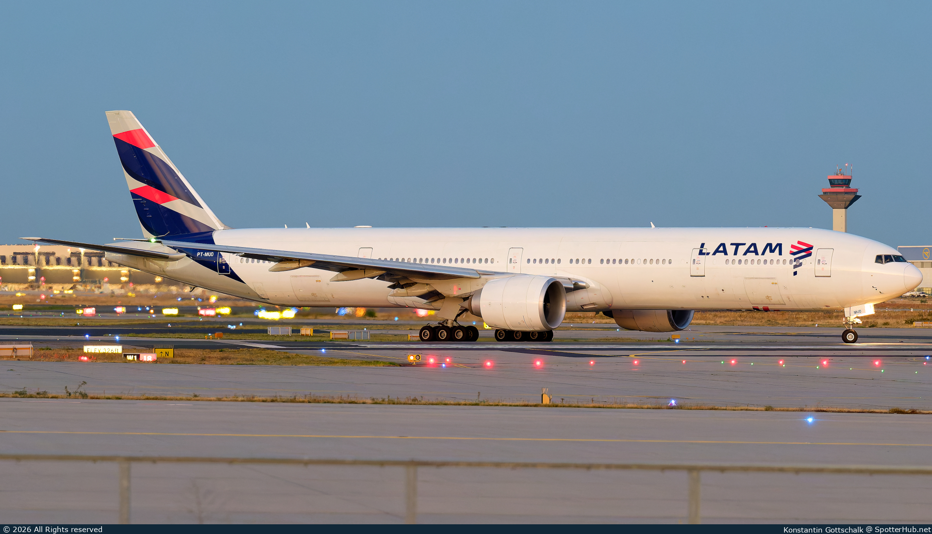 Photo of PT-MUD - Boeing 777-32W(ER) operated by LATAM Airlines Brasil