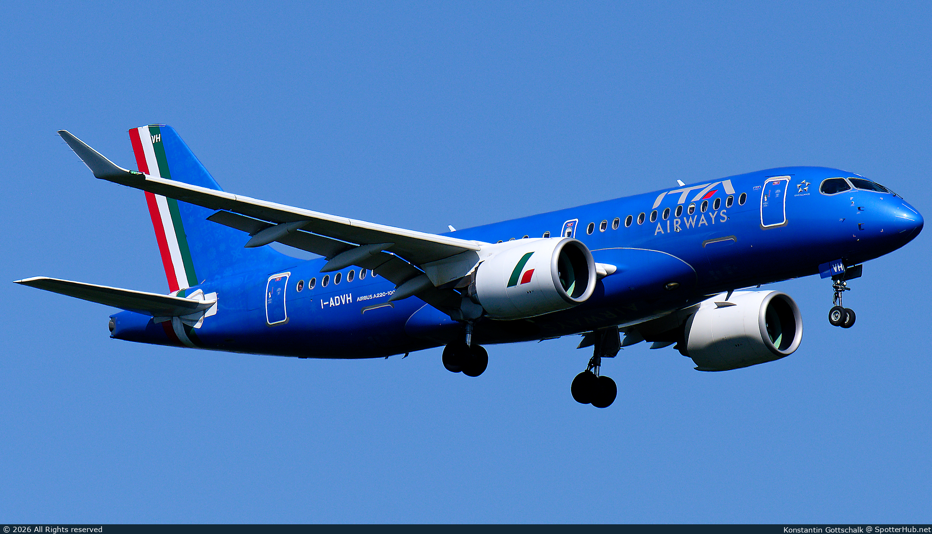 Photo of I-ADVH - Airbus A220-100 operated by ITA Airways