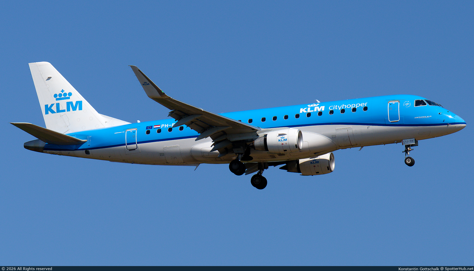 Photo of PH-EXJ - Embraer ERJ-175STD operated by KLM Cityhopper