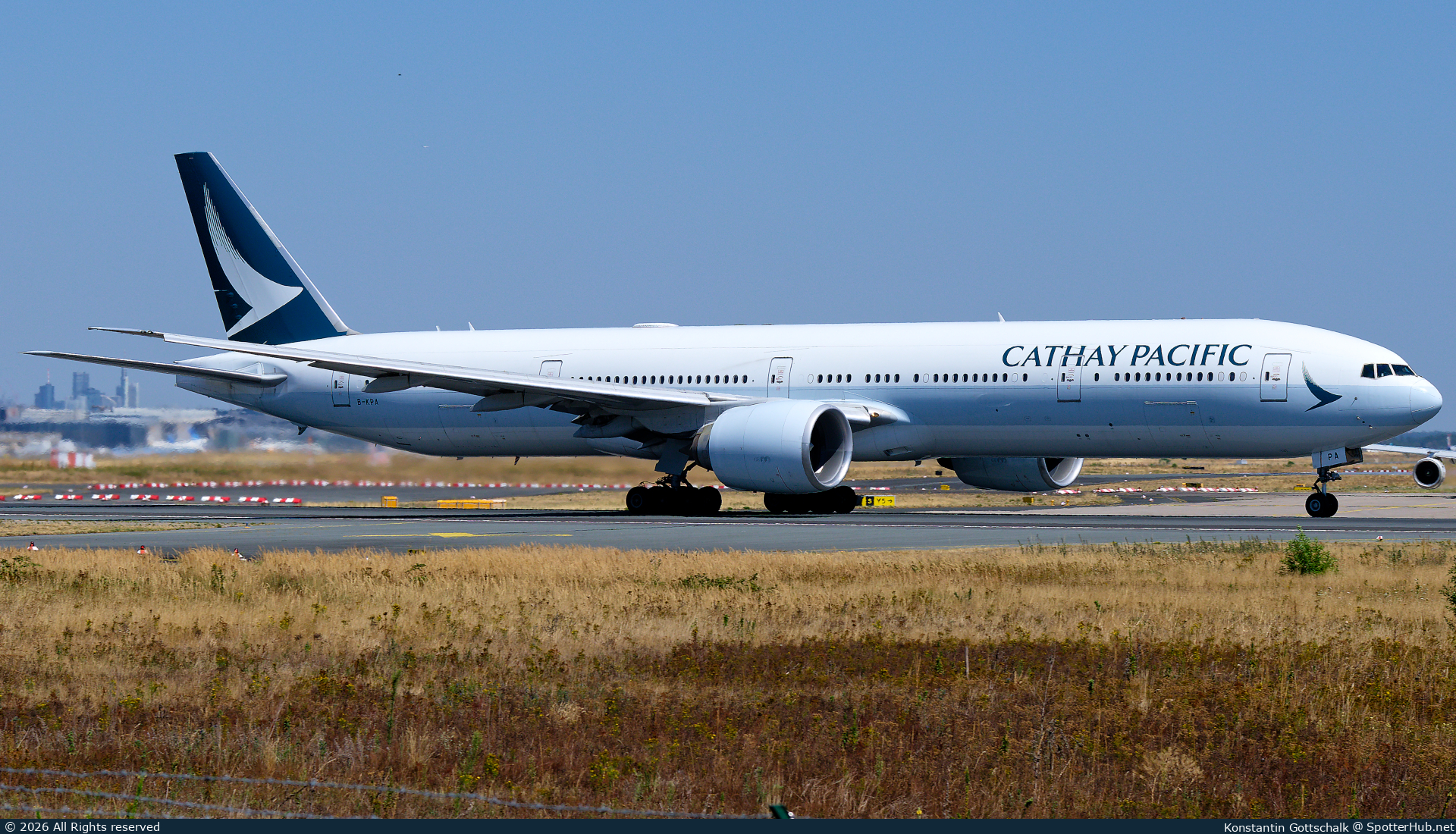 Photo of B-KPA - Boeing 777-367(ER) operated by Cathay Pacific Airways