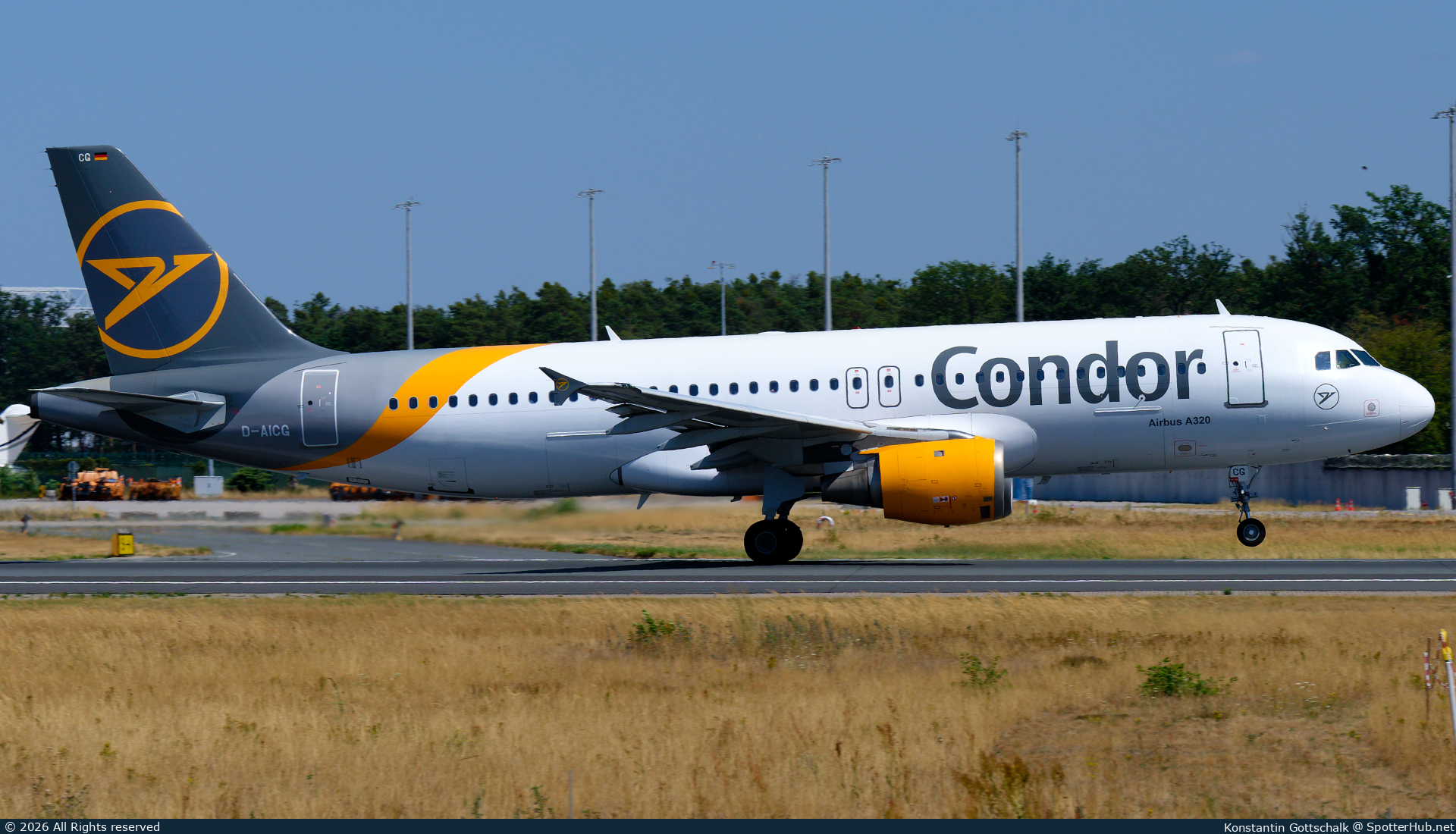 Photo of D-AICG - Airbus A320-212 operated by Condor
