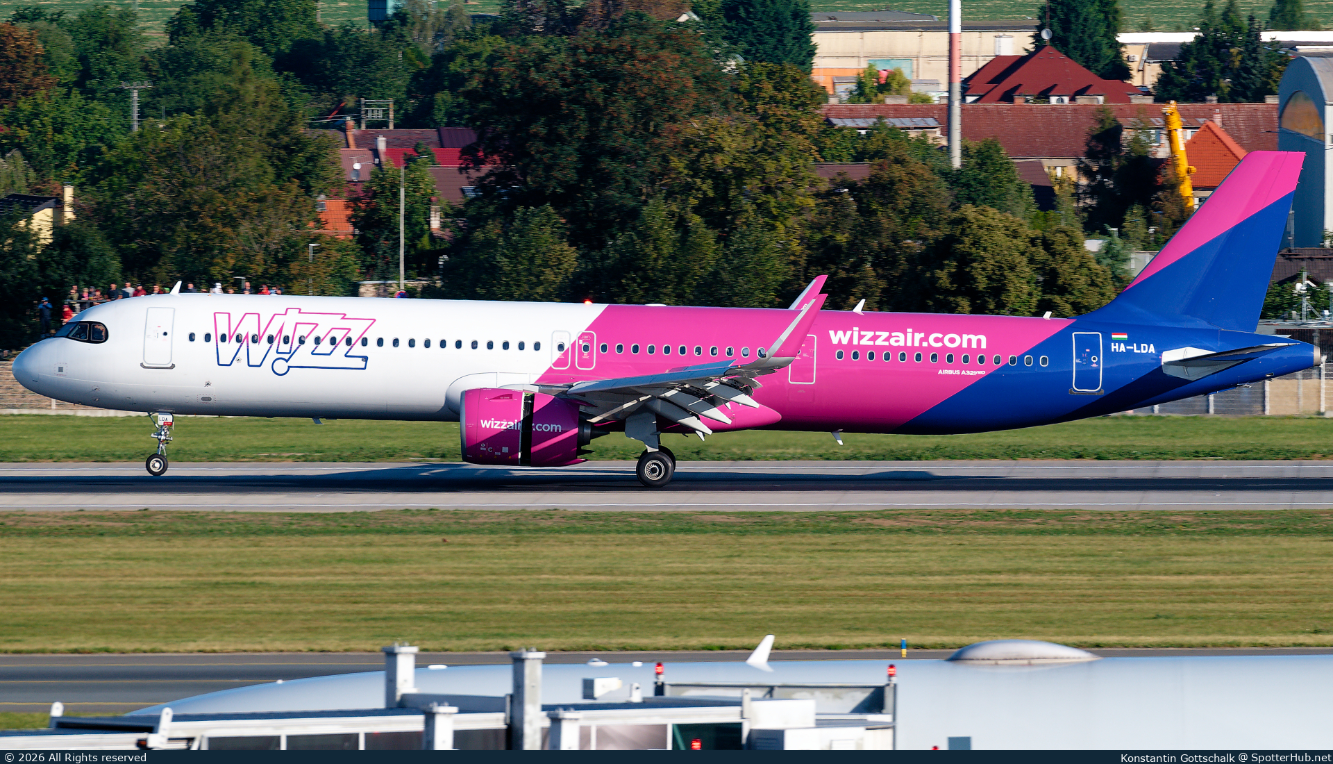 Photo of HA-LDA - Airbus A321-271NX operated by Wizz Air