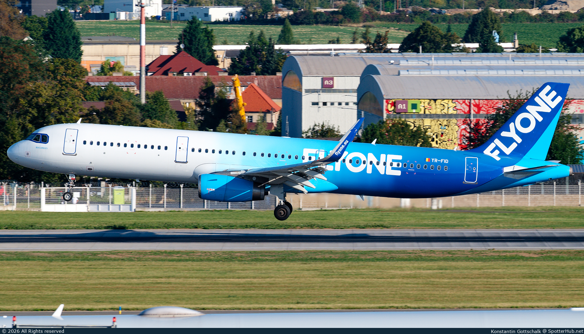 Photo of YR-FID - Airbus A321-231 operated by FlyOne Romania