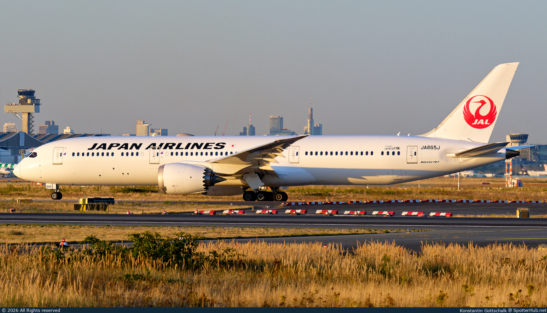 Photo of JA865J - Boeing 787-9 Dreamliner operated by Japan Airlines