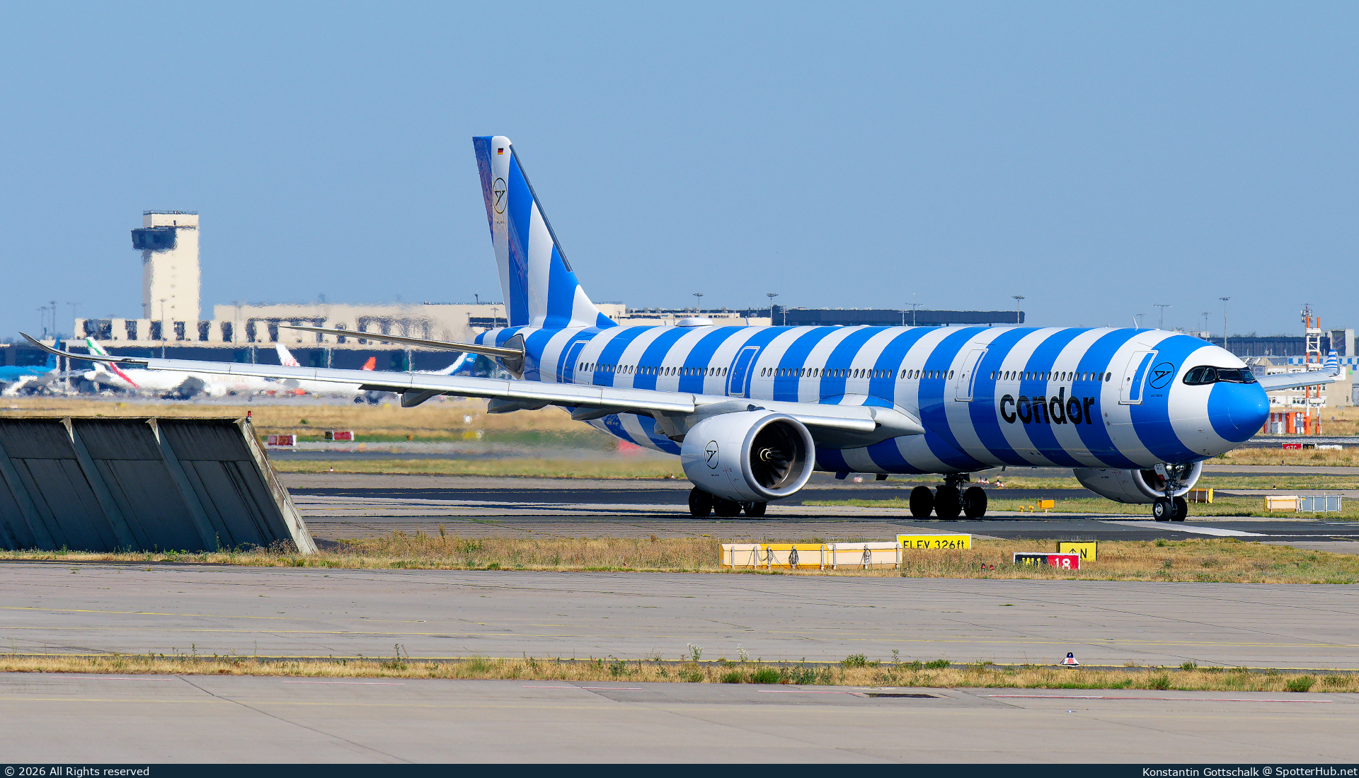 Photo of D-ANRG - Airbus A330-941 operated by Condor