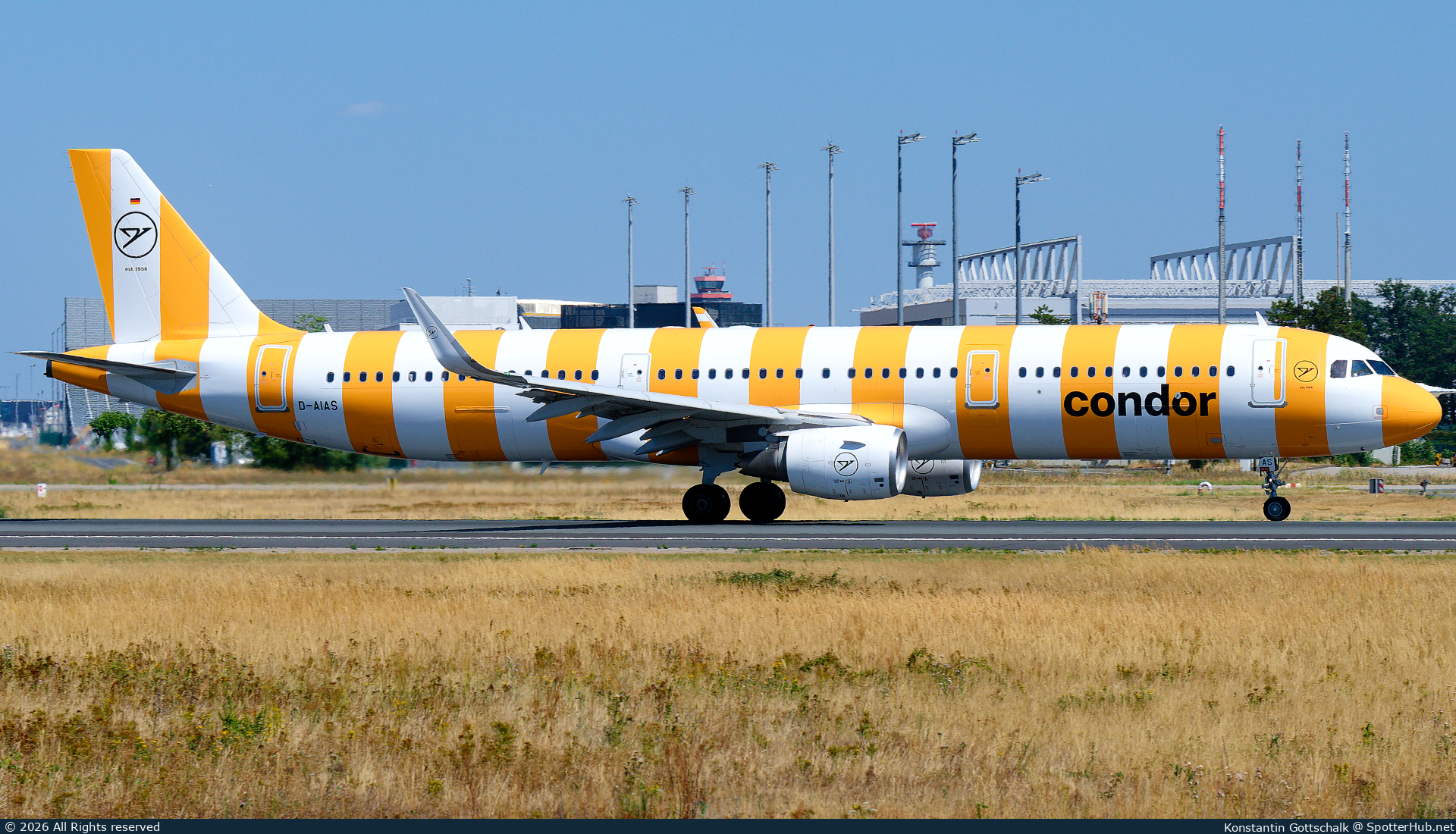 Photo of D-AIAS - Airbus A321-211 operated by Condor
