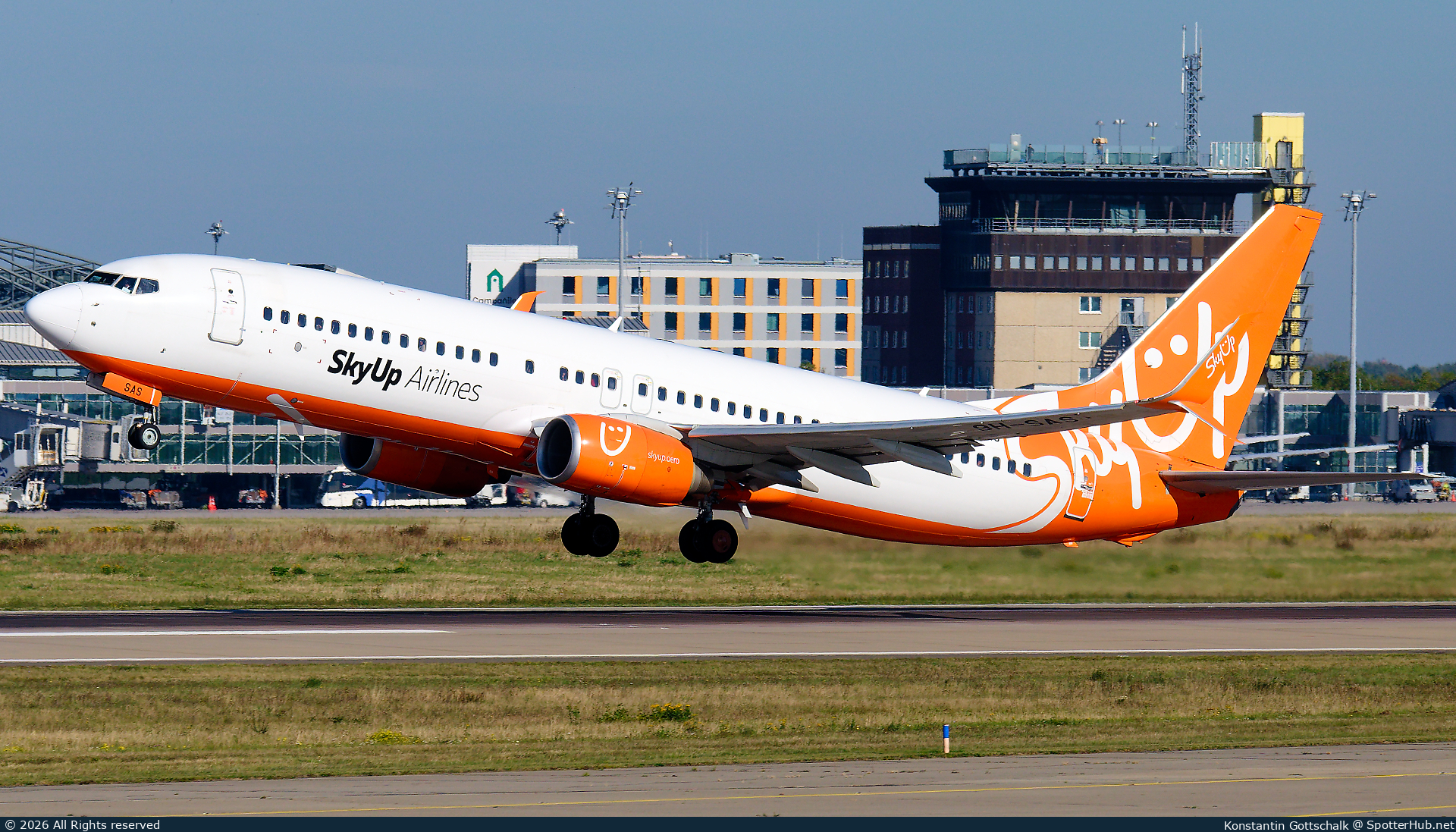 Photo of 9H-SAS - Boeing 737-8BK operated by SkyUp Europe