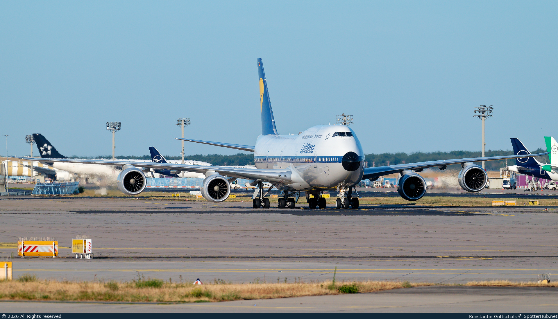 Photo of D-ABYT - Boeing 747-830 operated by Lufthansa