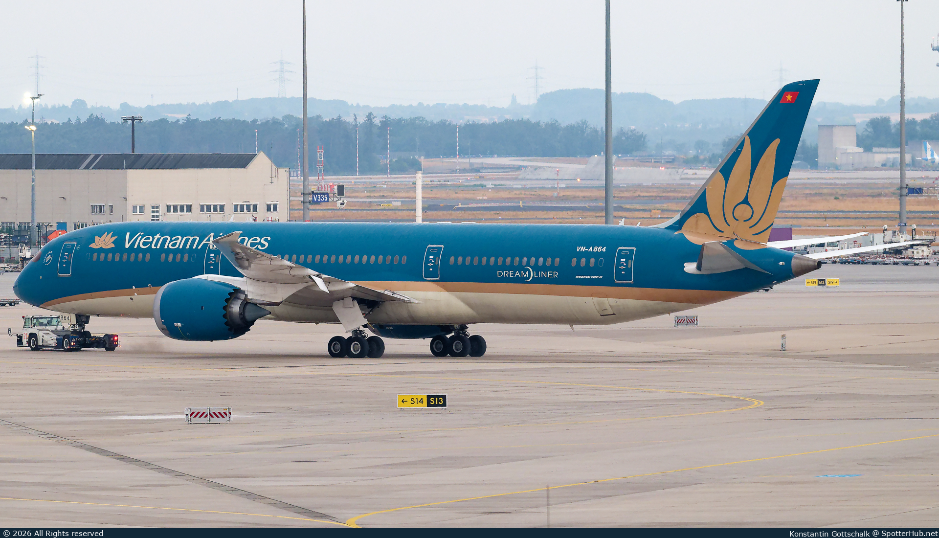 Photo of VN-A864 - Boeing 787-9 Dreamliner operated by Vietnam Airlines