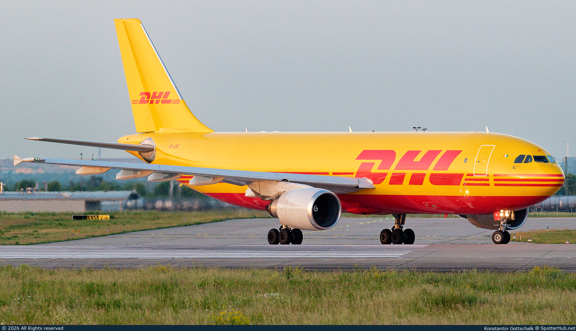 Photo of EI-LDC - Airbus A300F4-605R operated by ASL Airlines Ireland
