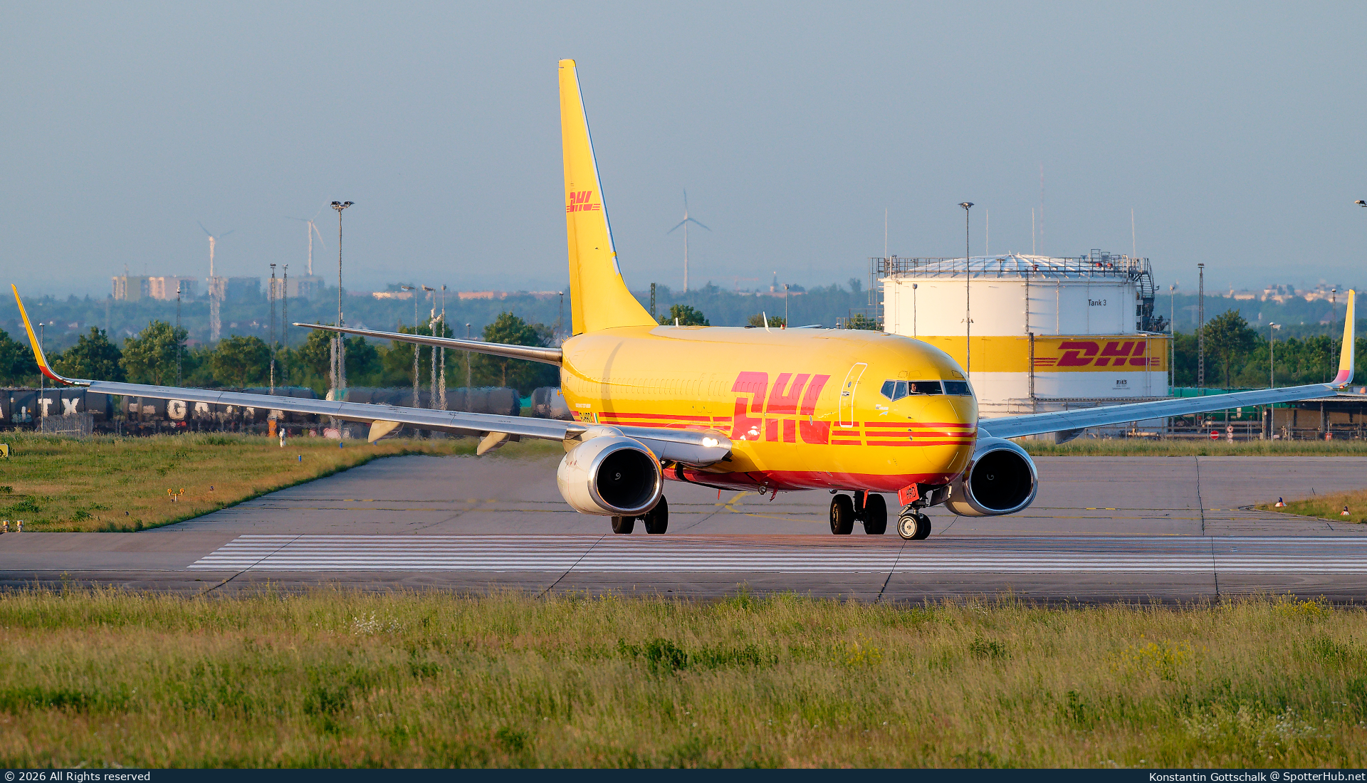 Photo of EI-HRD - Boeing 737-86J(BDSF) operated by ASL Airlines Ireland