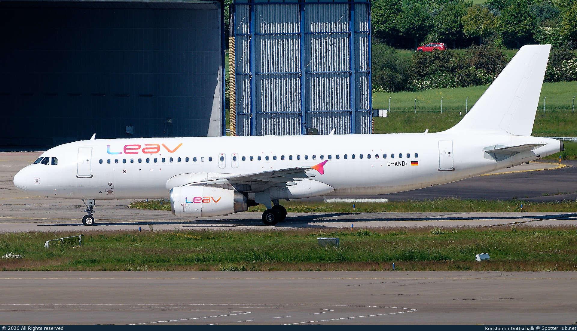 Photo of D-ANDI - Airbus A320-232 operated by LEAV Aviation