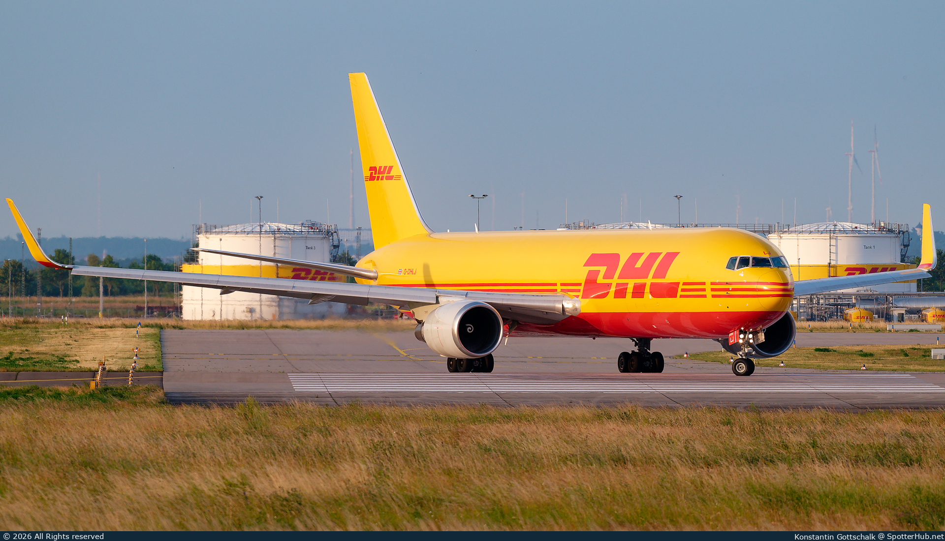 Photo of G-DHLJ - Boeing 767-3JHF(ER) operated by DHL Air