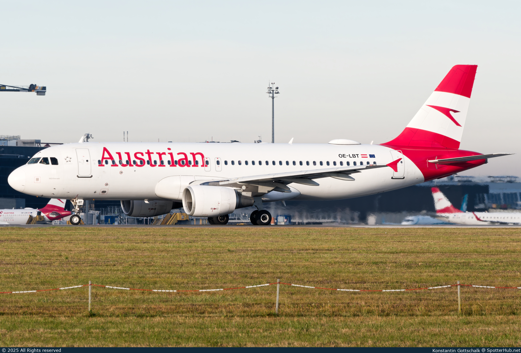 Photo of OE-LBT - Airbus A320-214 operated by Austrian Airlines