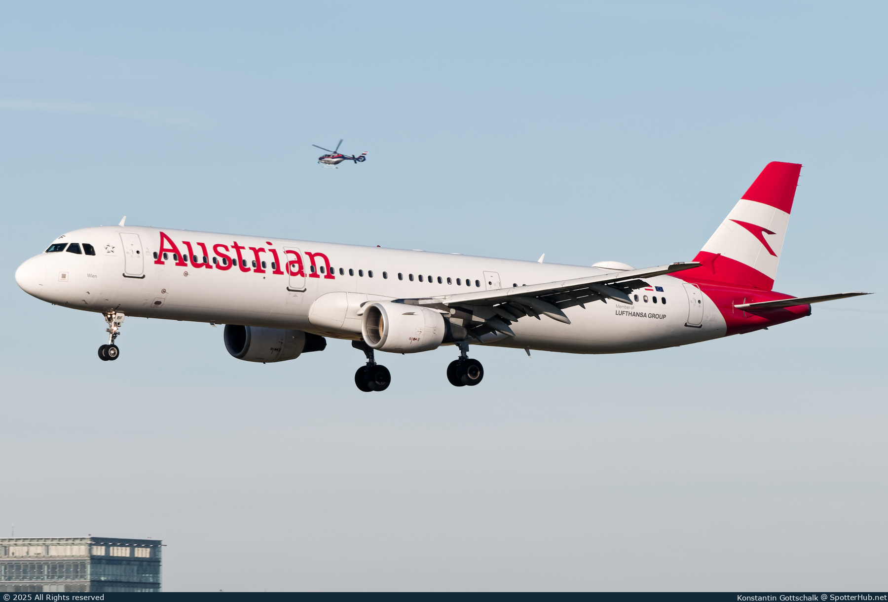 Photo of OE-LBF - Airbus A321-211 operated by Austrian Airlines
