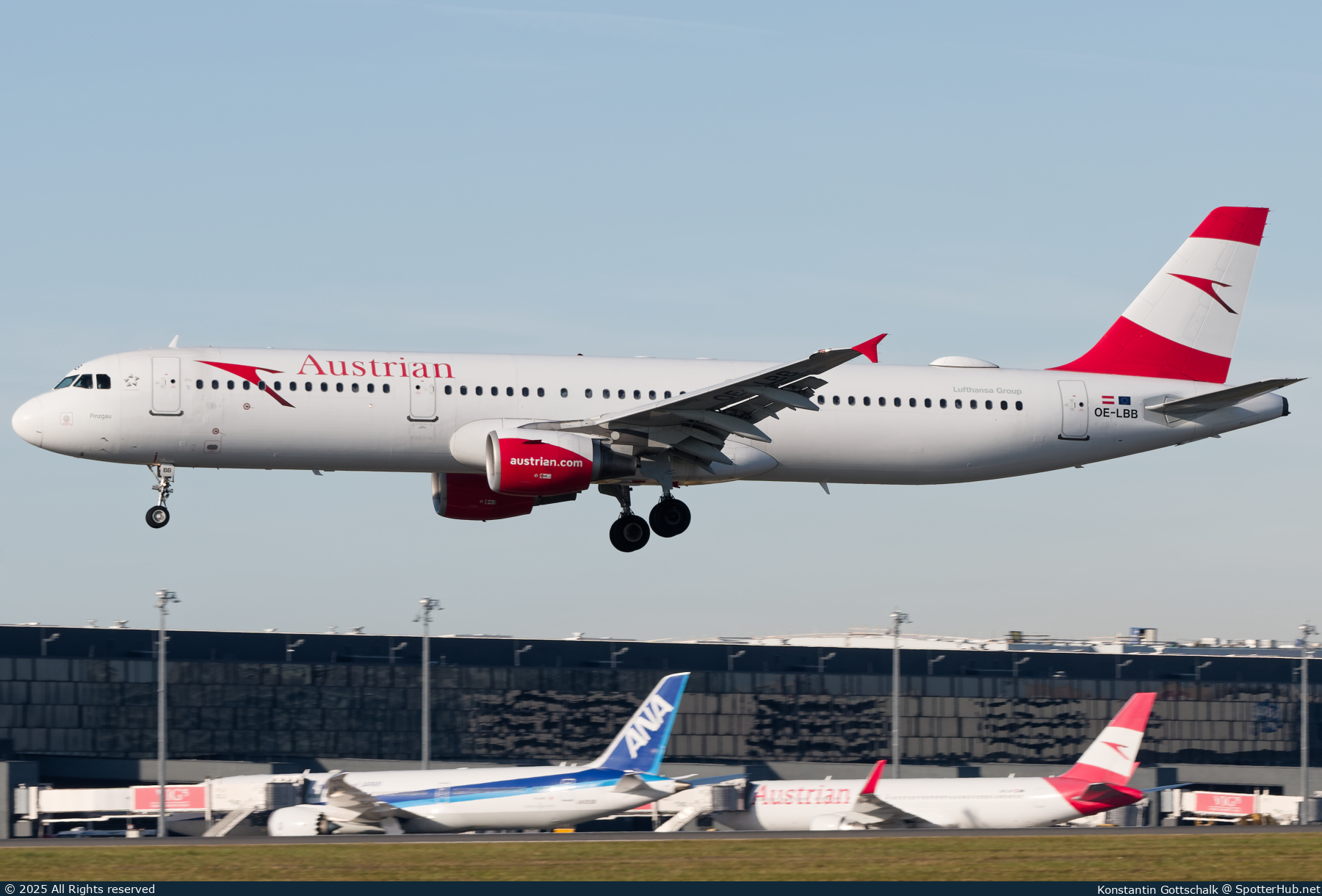Photo of OE-LBB - Airbus A321-111 operated by Austrian Airlines
