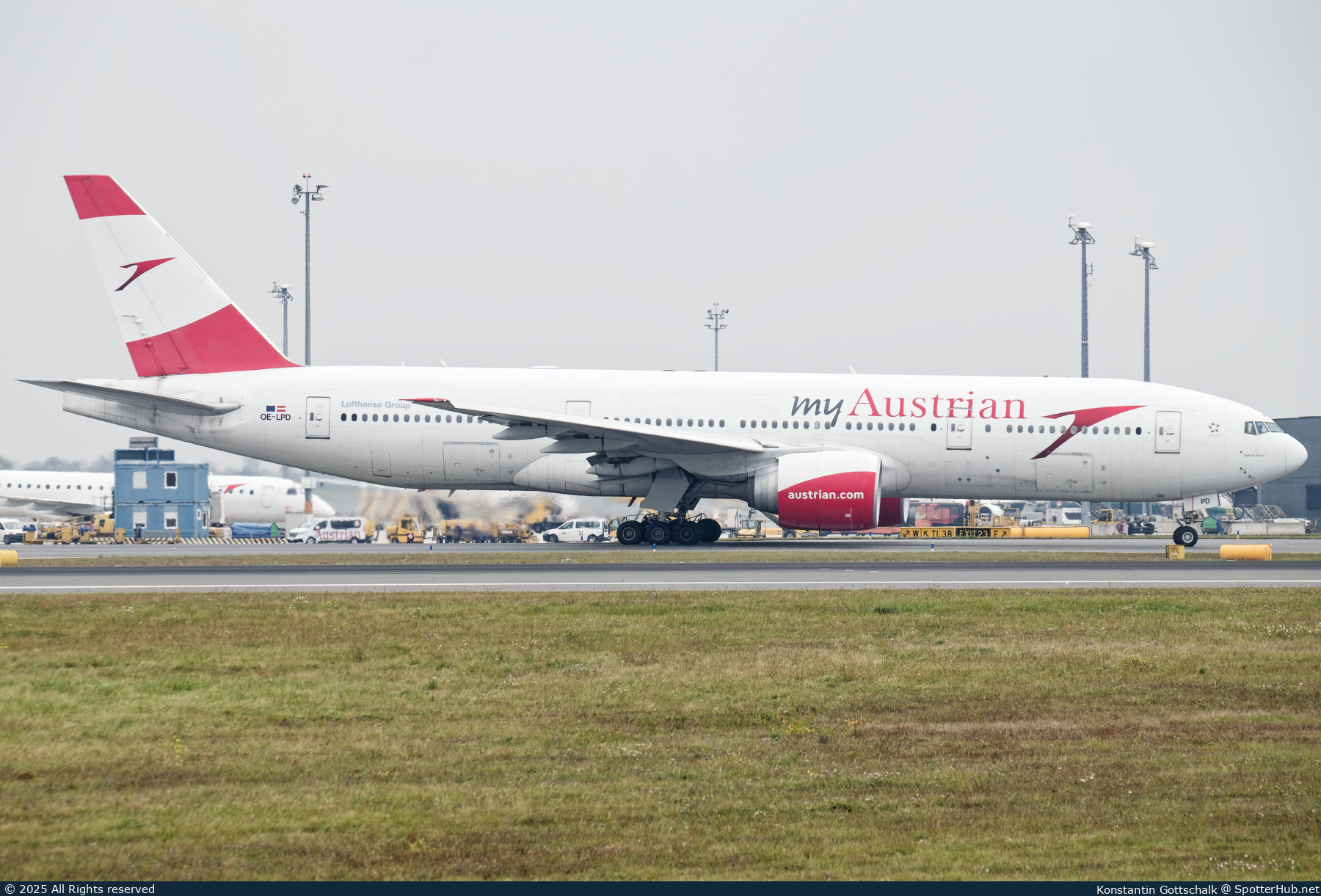 Photo of OE-LPD - Boeing 777-2B8(ER) operated by Austrian Airlines