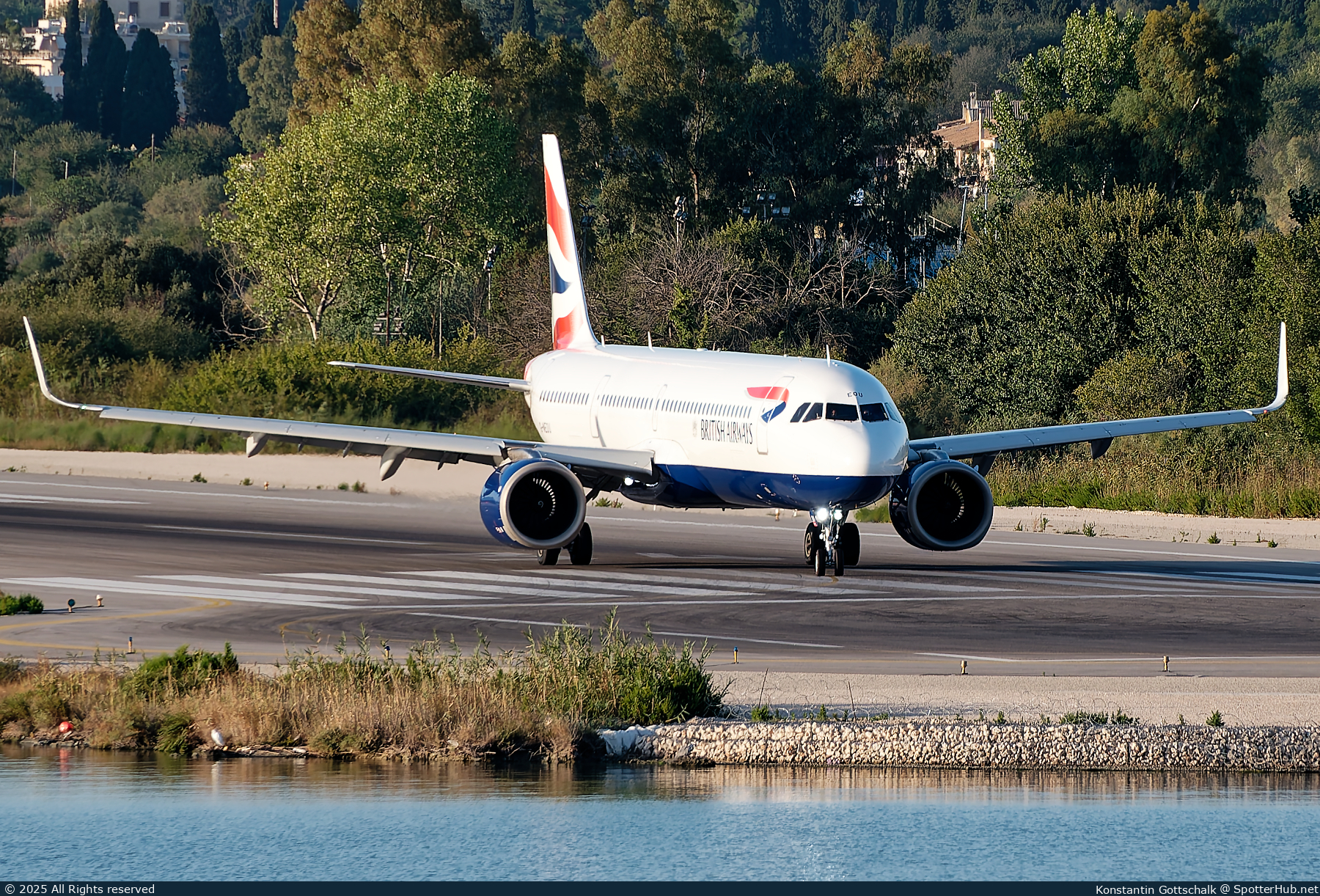 Photo of G-NEOU - Airbus A321-251NX operated by British Airways