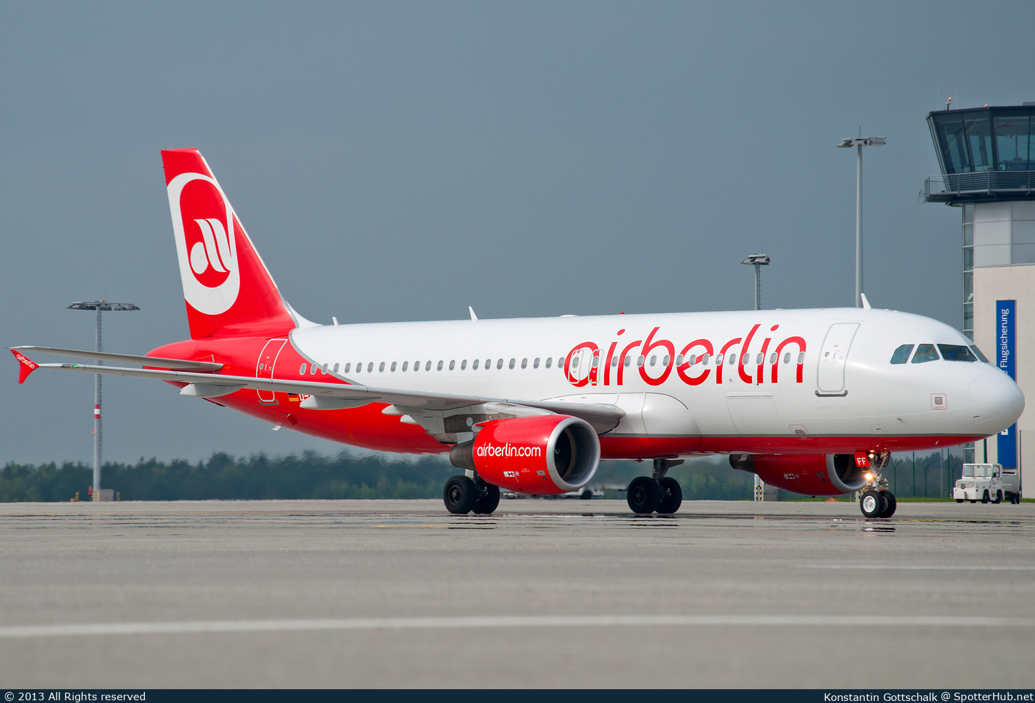 Photo of D-ABFF - Airbus A320-214 operated by Air Berlin