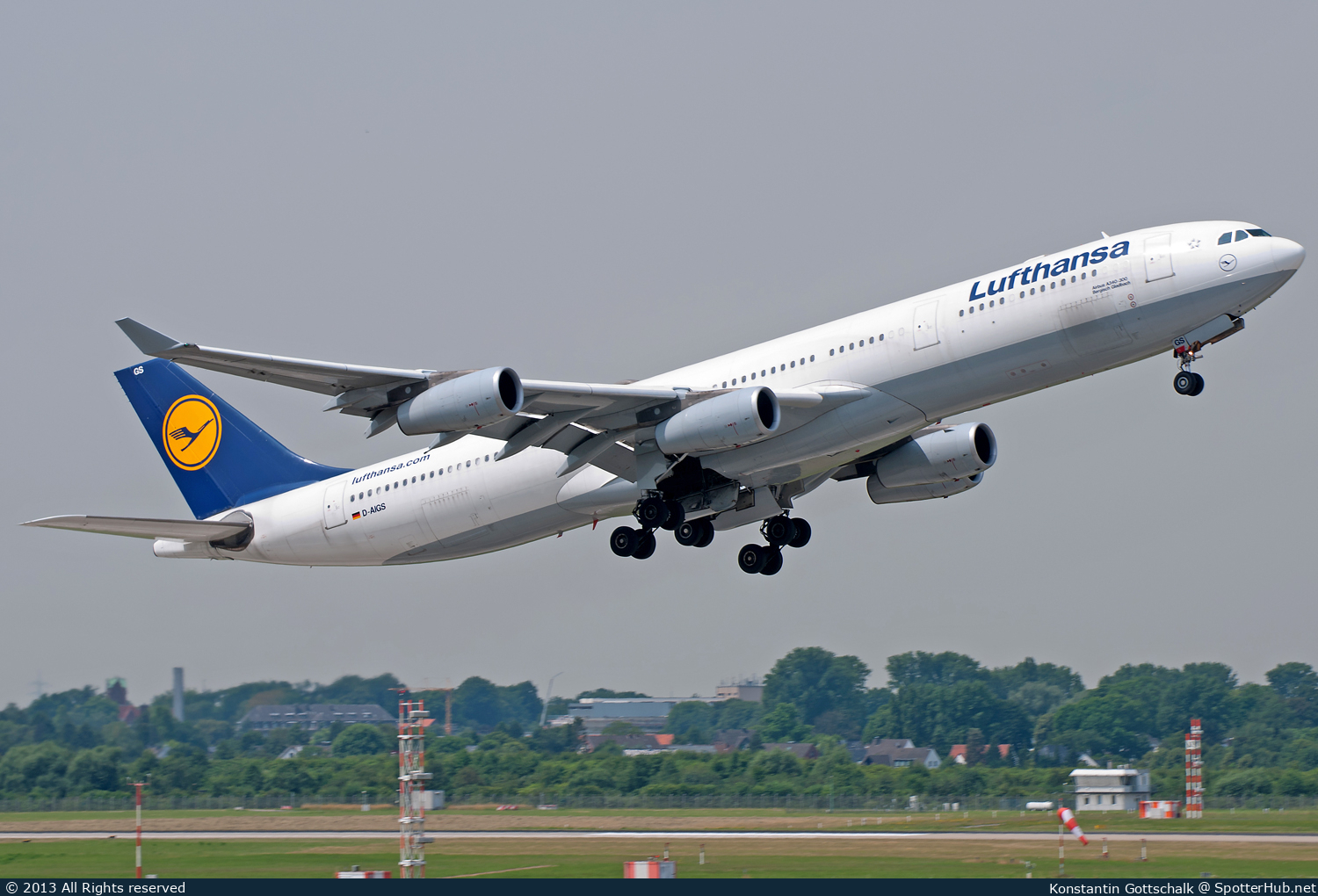 Photo of D-AIGS - Airbus A340-313 operated by Lufthansa