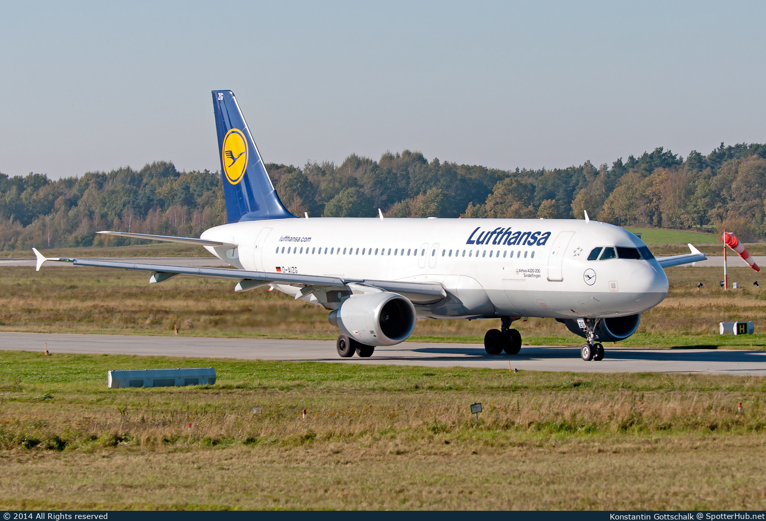 Photo of D-AIZG - Airbus A320-214 operated by Lufthansa
