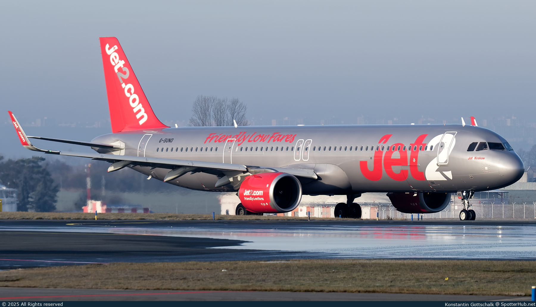 Photo of G-SUNO - Airbus A321-251NX operated by Jet2