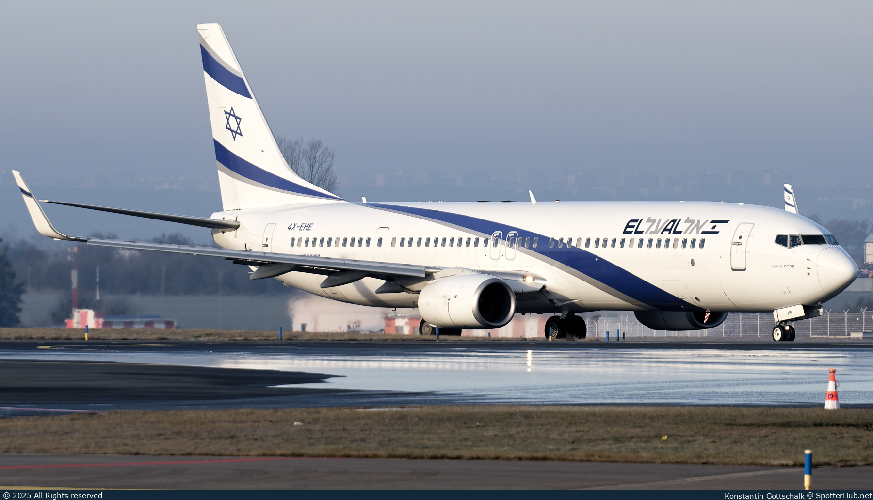 Photo of 4X-EHE - Boeing 737-958(ER) operated by El Al Israel Airlines