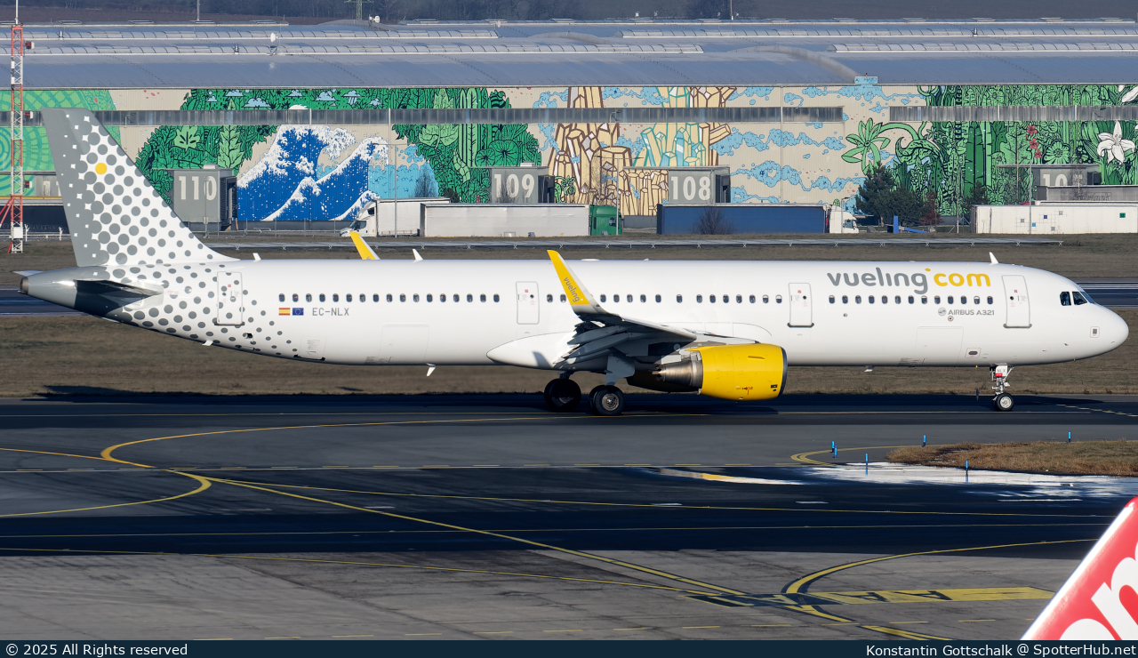 Photo of EC-NLX - Airbus A321-211 operated by Vueling
