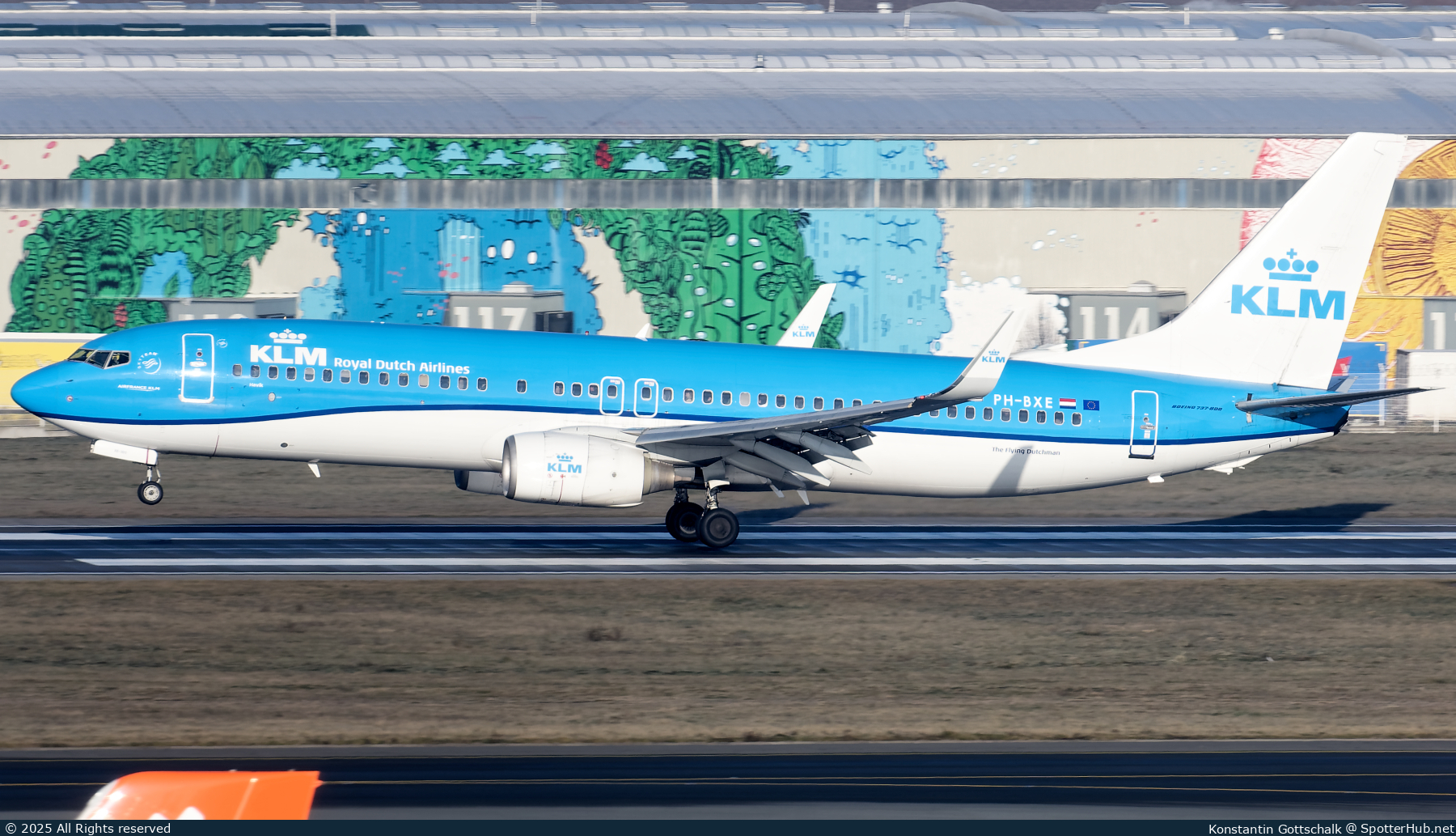 Photo of PH-BXE - Boeing 737-8K2 operated by KLM Royal Dutch Airlines