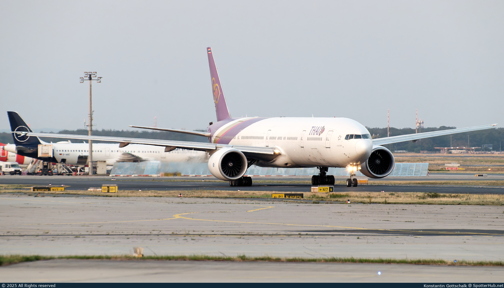 Photo of HS-TKU - Boeing 777-3D7(ER) operated by Thai Airways International
