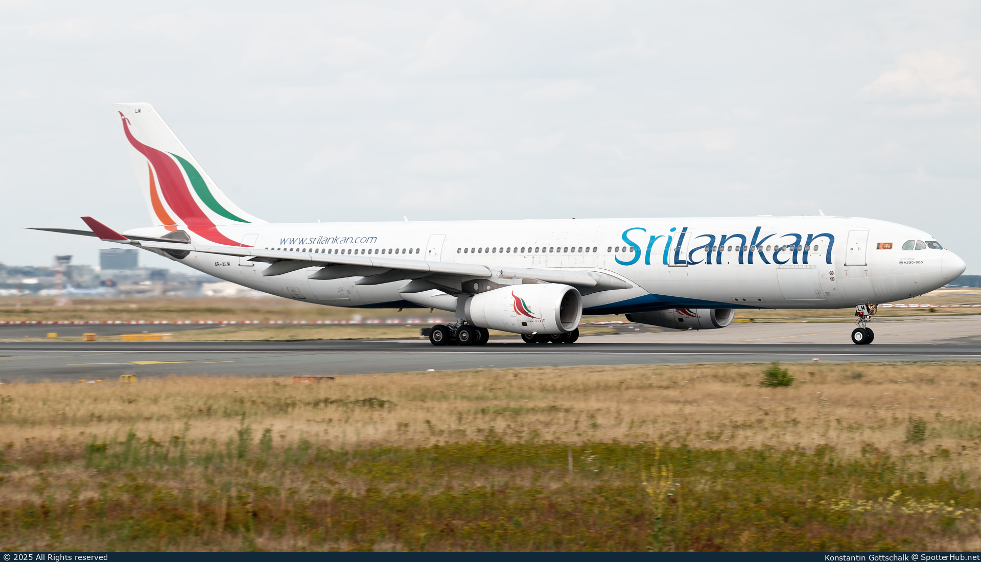 Photo of 4R-ALM - Airbus A330-343 operated by SriLankan Airlines