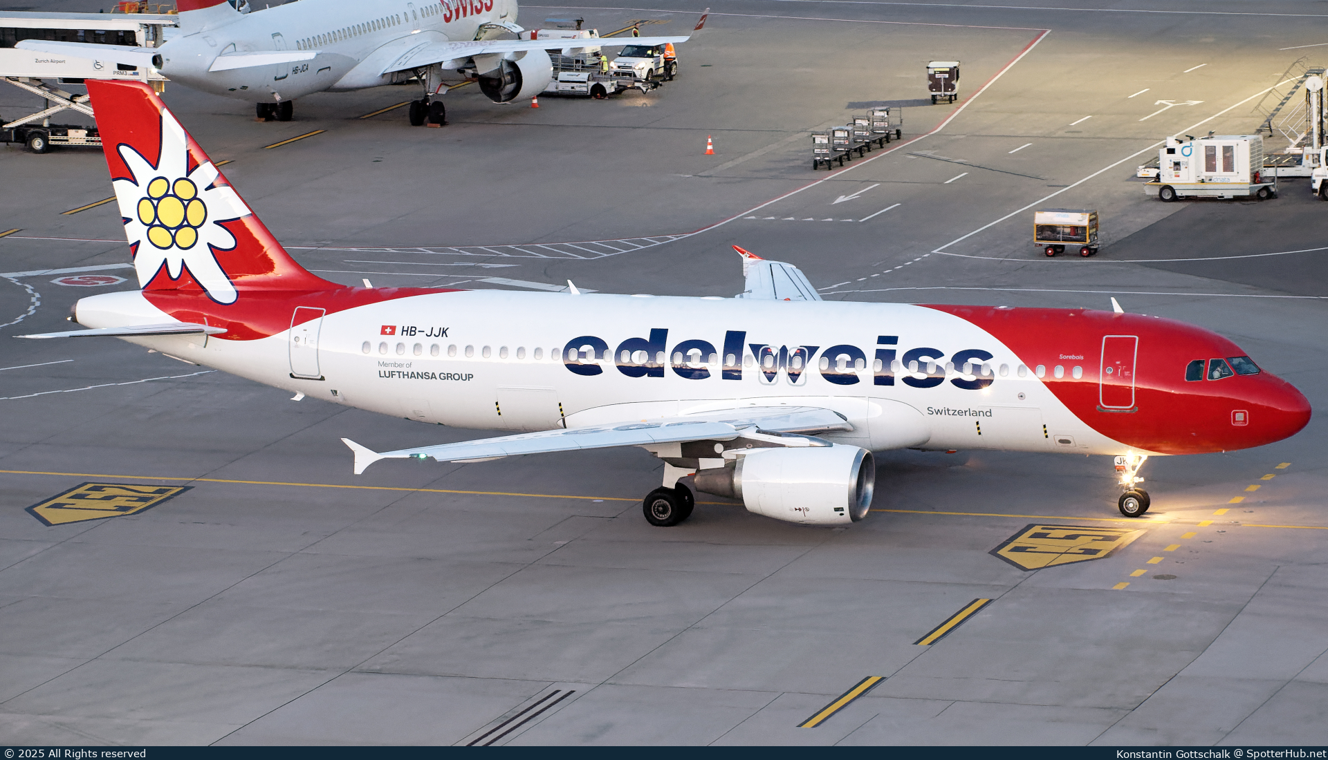 Photo of HB-JJK - Airbus A320-214 operated by Edelweiss Air