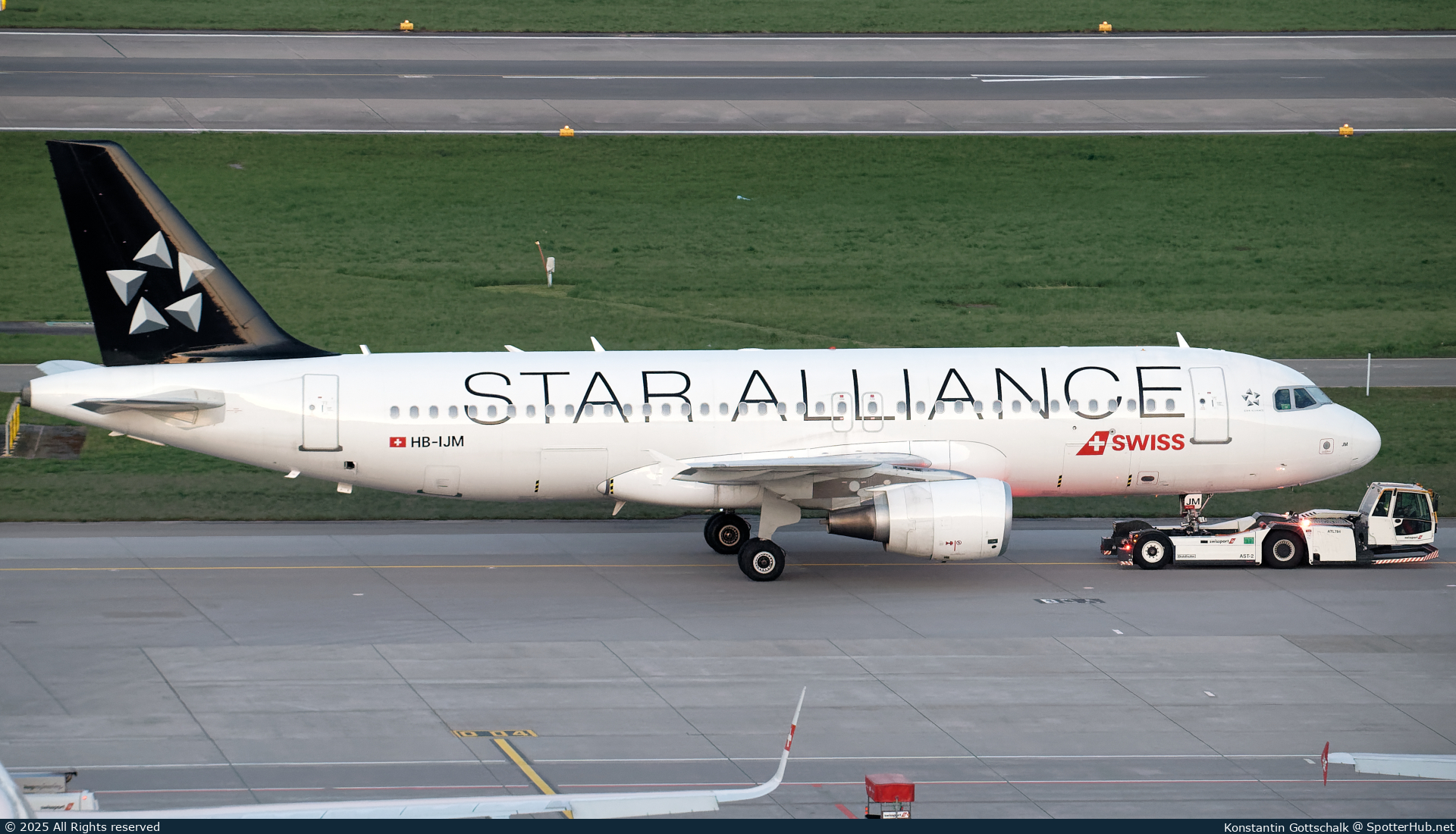 Photo of HB-IJM - Airbus A320-214 operated by Swiss International Air Lines