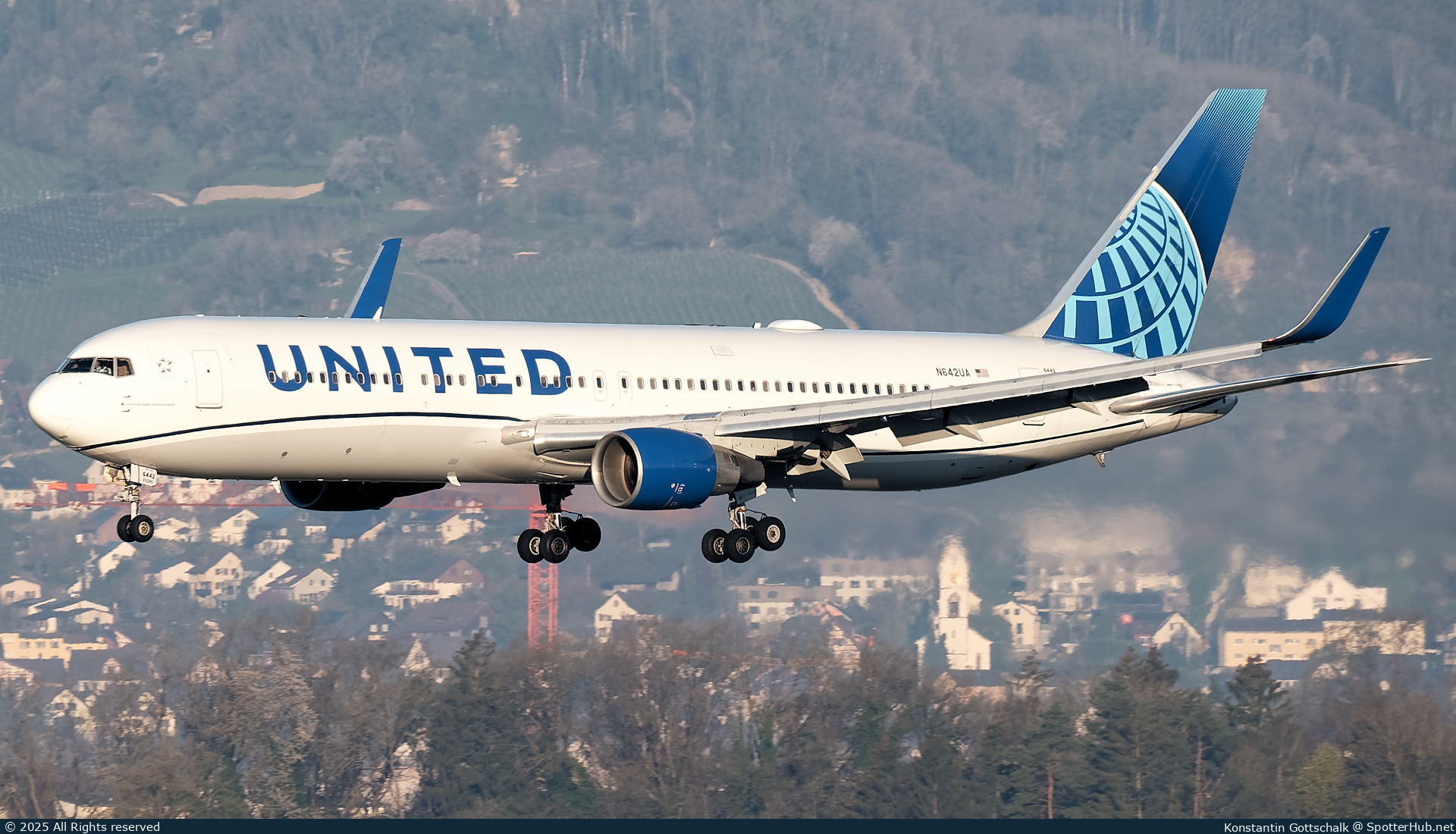 Photo of N642UA - Boeing 767-322(ER) operated by United Airlines