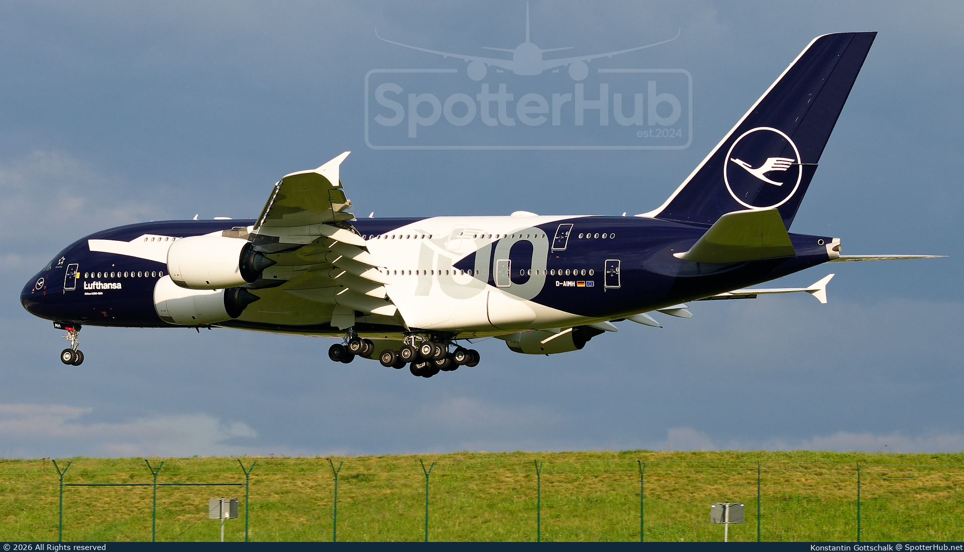 Photo of D-AIMH - Airbus A380-841 operated by Lufthansa