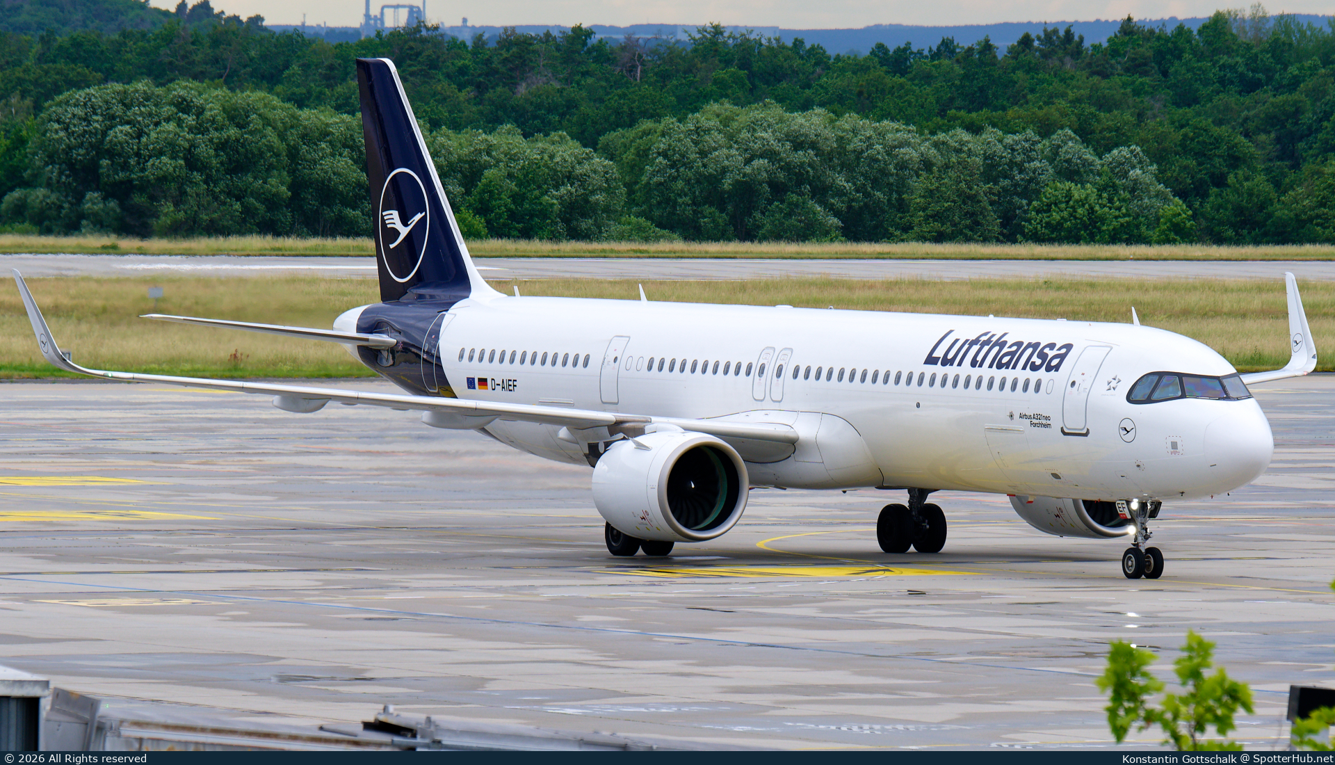 Photo of D-AIEF - Airbus A321-271NX operated by Lufthansa