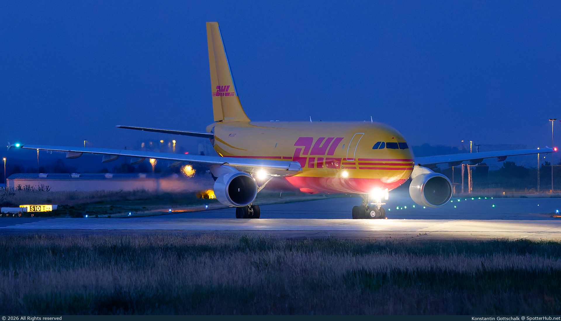 Photo of D-AEAD - Airbus A300B4-622R(F) operated by European Air Transport