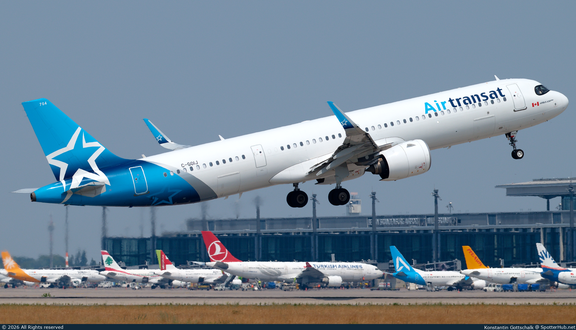 Photo of C-GOIJ - Airbus A321-271NX operated by Air Transat