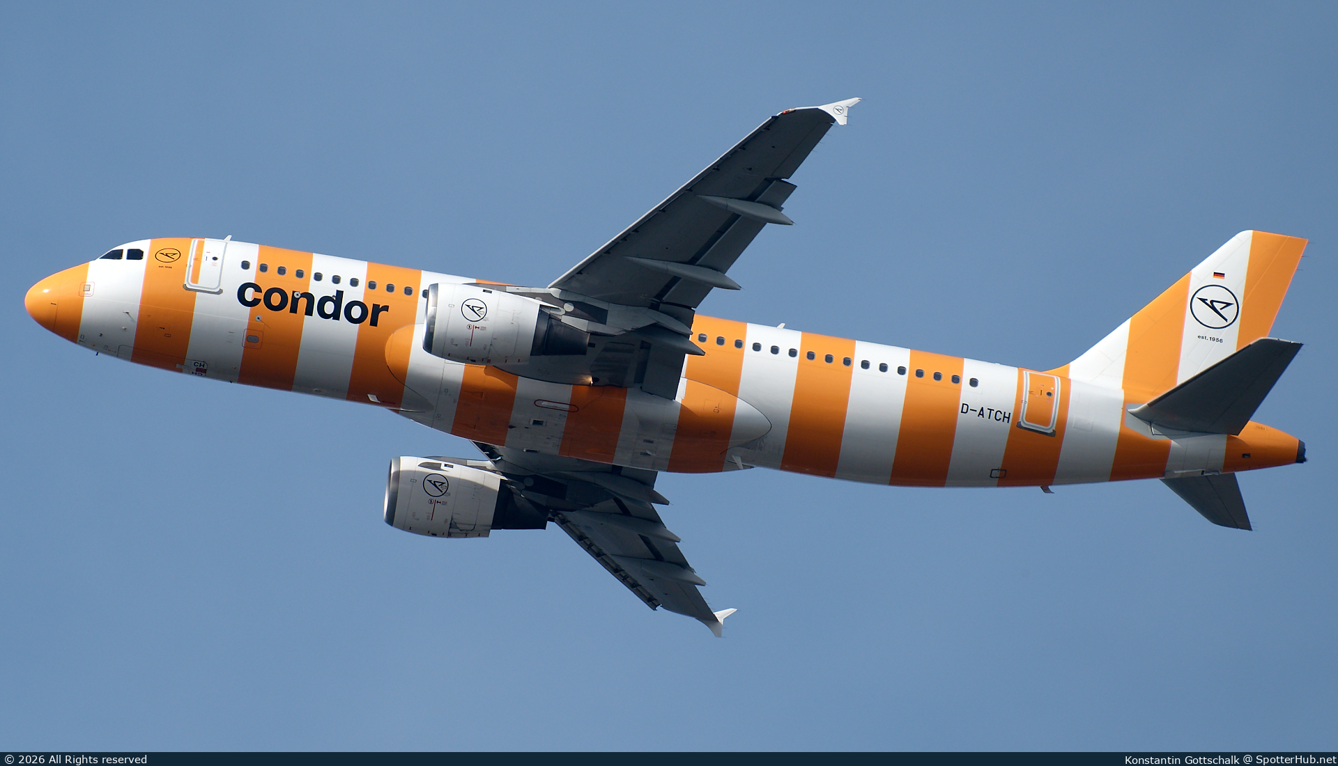 Photo of D-ATCH - Airbus A320-212 operated by Condor