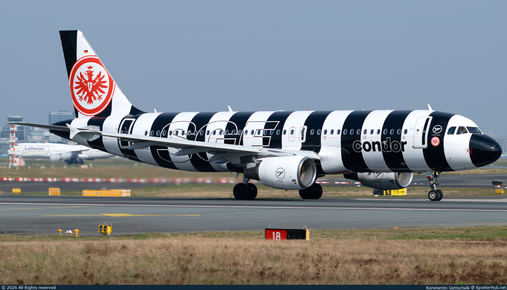 Photo of D-ASGE - Airbus A320-214 operated by Condor