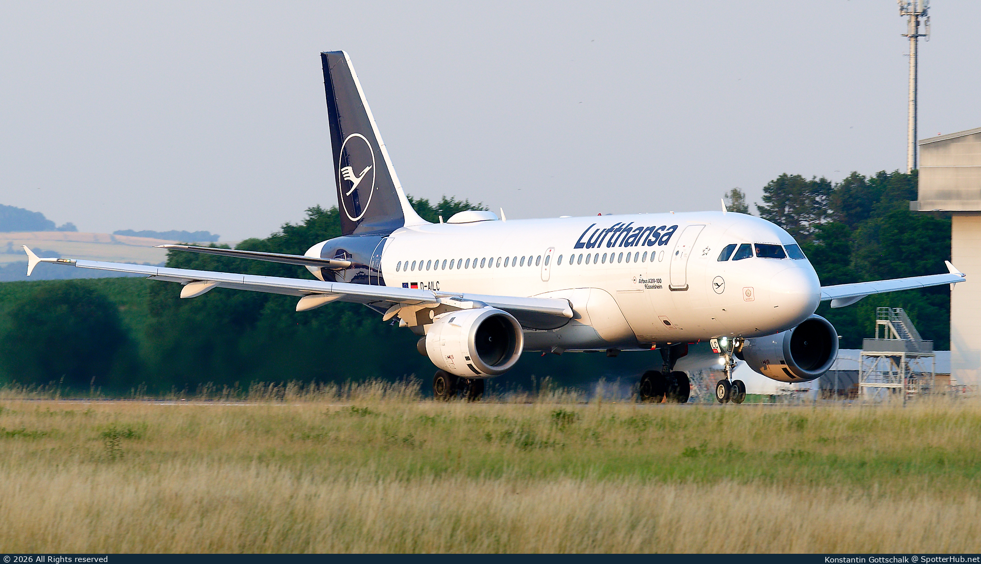 Photo of D-AILC - Airbus A319-114 operated by Lufthansa