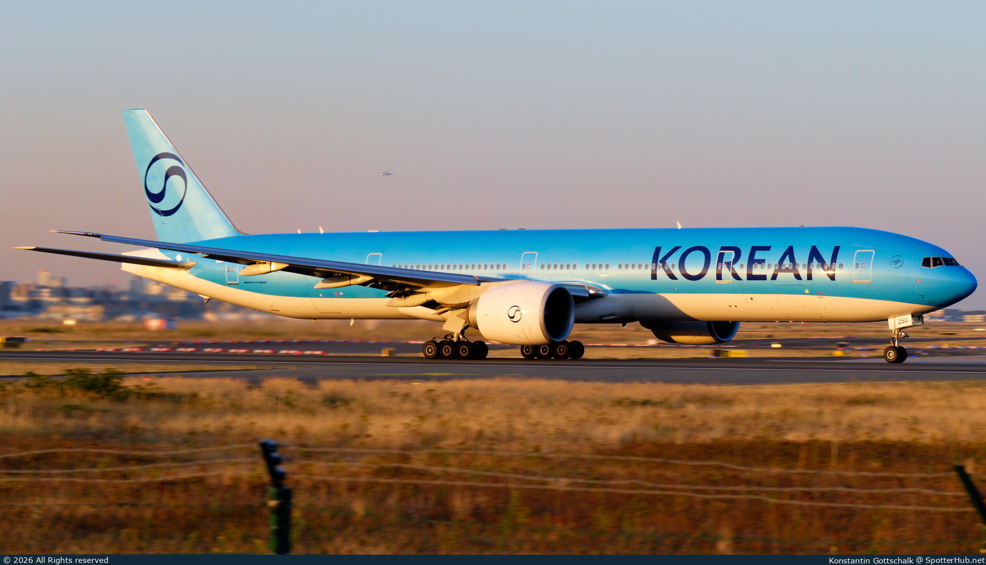 Photo of HL8250 - Boeing 777-3B5(ER) operated by Korean Air